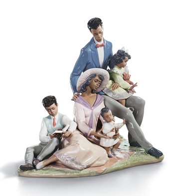 A Family Of Love Lladro Figurine