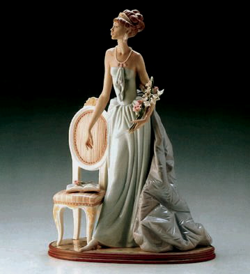 A Lady Of Taste Lladro Figurine