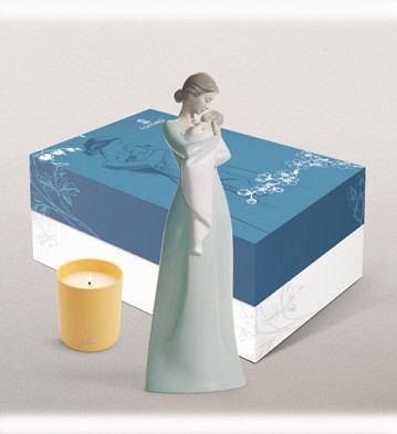 A Mother's Embrace Gift Set Lladro Figurine