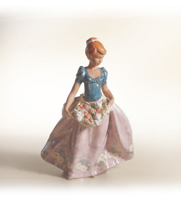 An Apron Full Of Joy Lladro Figurine