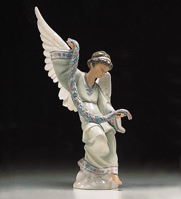 Angel With Garland Lladro Figurine