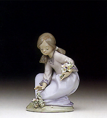 Bouquet Of Blossoms Lladro Figurine