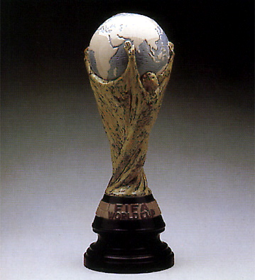 Fifa Trophy -b- Lladro Figurine