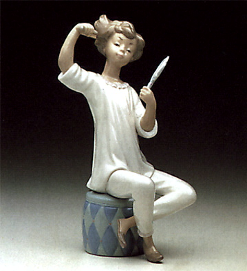 Girl With Brush Lladro Figurine