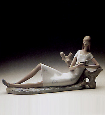 Girl With Daisy Lladro Figurine