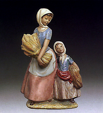 Girls Collecting Wheat Lladro Figurine