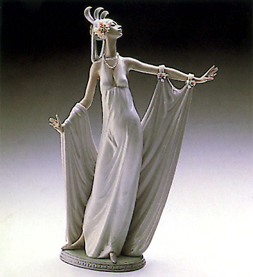 Grand Dame Lladro Figurine