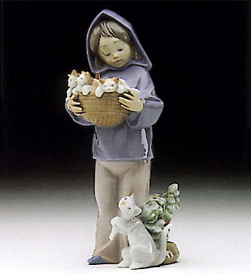 Mothers Little Helper Lladro Figurine