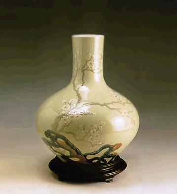 Nuts Decoration Vase (l.e Lladro Figurine