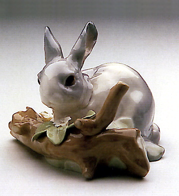 Rabbit Eating (grey) Lladro Figurine
