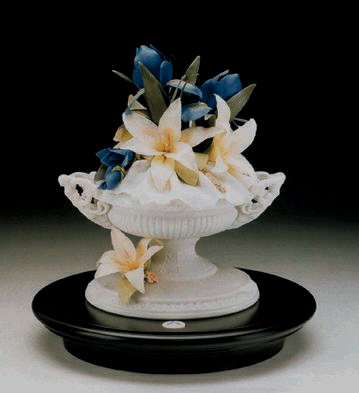 Romantic Vase (white) Lladro Figurine