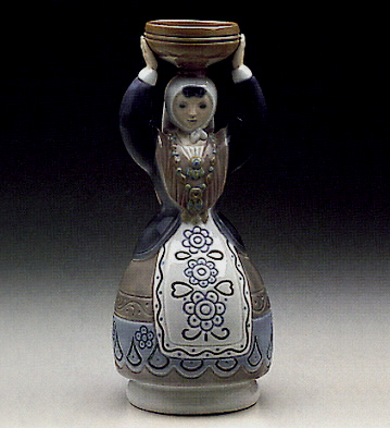 Shepherdess W/traditional Dress An Pot Lladro Figurine