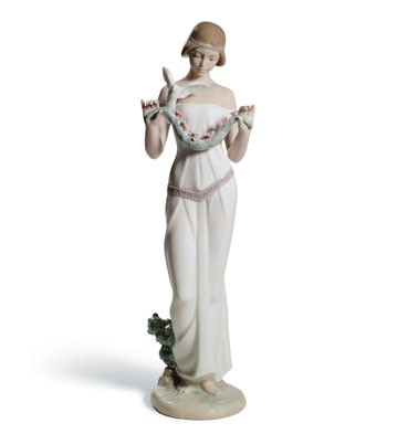 Sweet Victoria Lladro Figurine